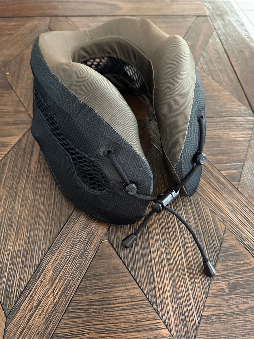 Cabeau Evolution Cool Long Haul Memory Foam Travel Neck Pillow Black Green